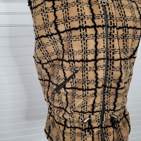 NILS RESORT COLLECTION Vest Jacket - Picture 3 of 9